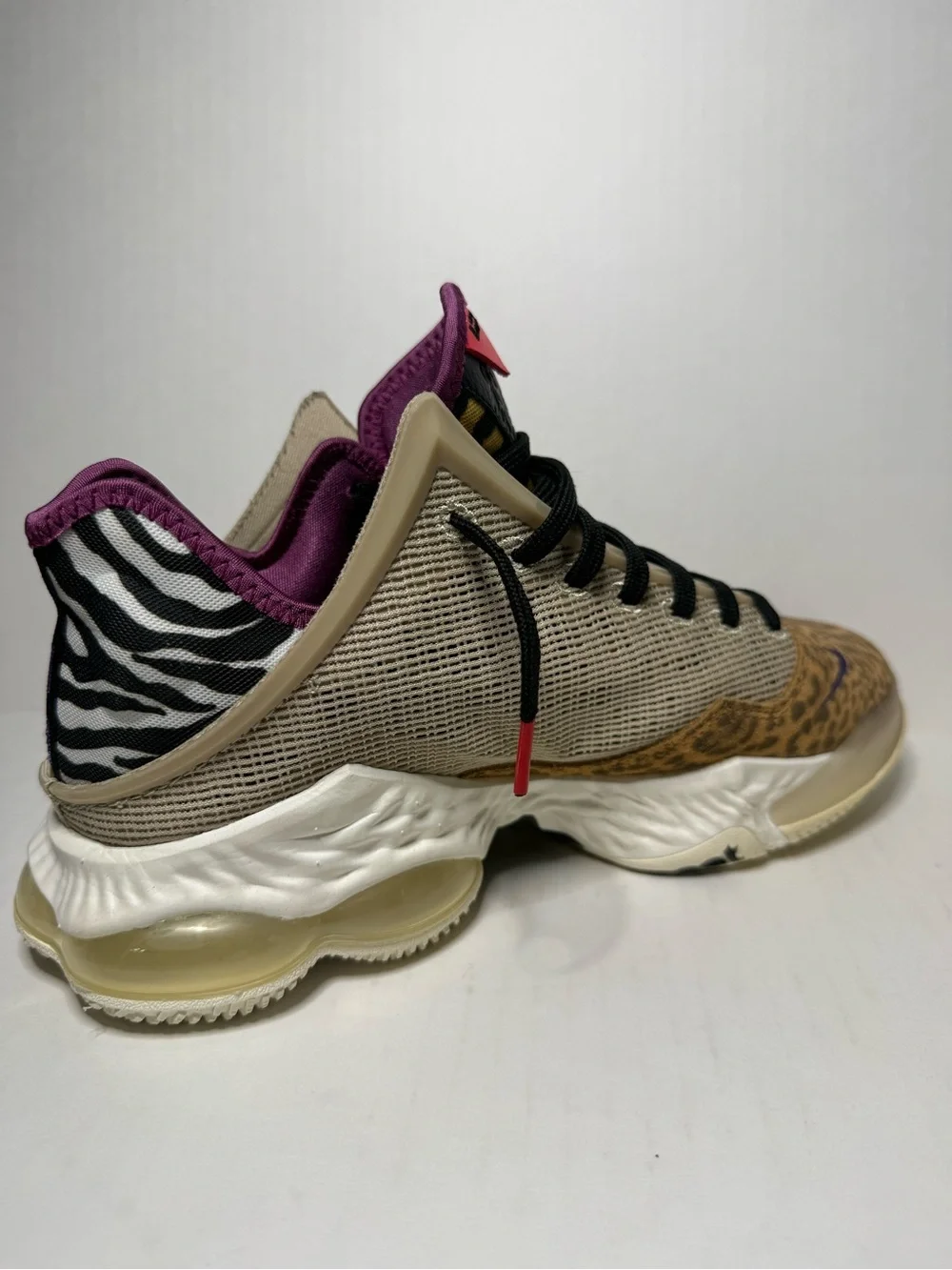 Nike Lebron 19 XIX Low Size 8.5 